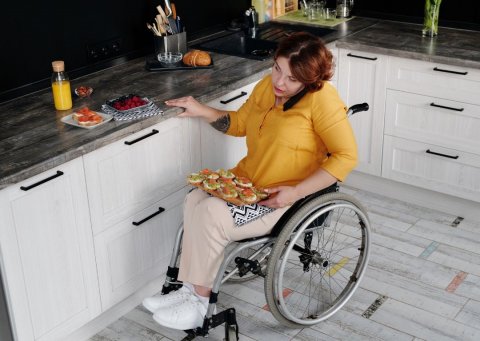 Osoba niepełnosprawna na wózku